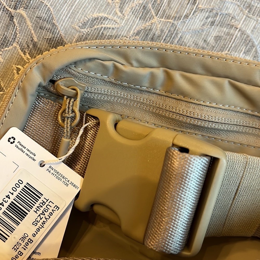 NWT Trench Lululemon Everywhere Belt Bag - Picture 16 of 17